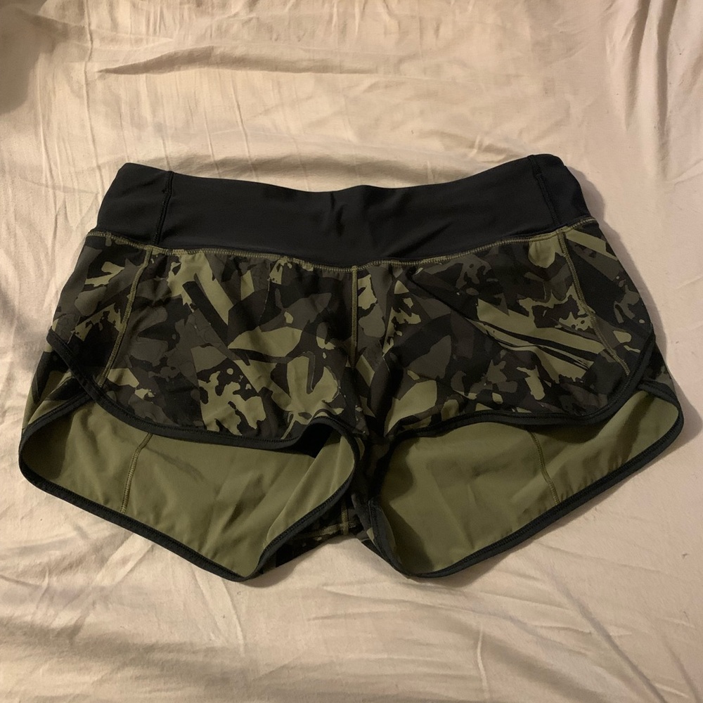 Lululemon camo speed up shorts size 6